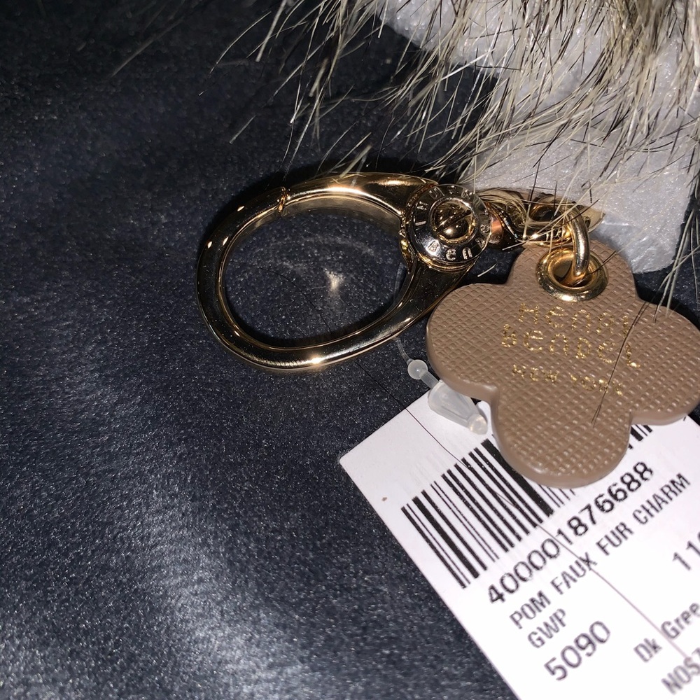 Henri Bendel Puff ball keychain - Picture 3 of 3